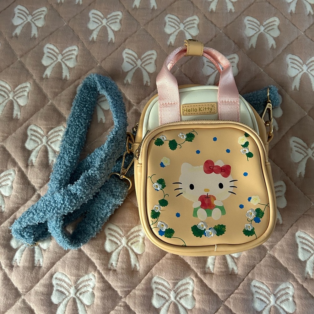 SANRIO HELLO KITTY MINI CROSSBODY BAG BOXLUNCH EXCLUSIVE
